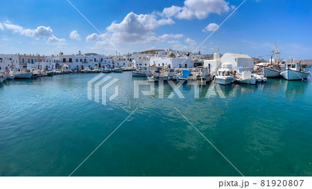 Naoussa village with mooring boats Naoussa village with mooring boats 81920807