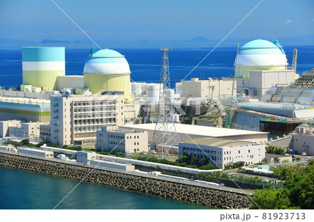 【愛媛県】快晴下の伊方原子力発電所 81923713