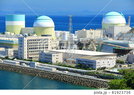 【愛媛県】快晴下の伊方原子力発電所 81923736
