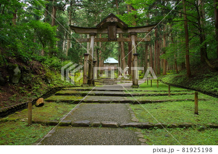白山平泉寺　二の鳥居と拝殿 81925198