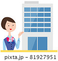 案内する20代受付女性とオフィスビル 81927951