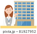 案内する20代受付女性とオフィスビル 81927952