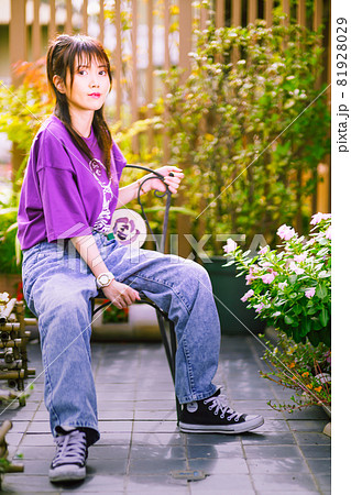 和洋折衷のお庭でかわいいモデルさん撮影 和洋折衷のお庭でかわいいモデルさん撮影 81928029