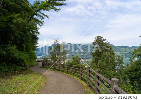 展望デッキ付近（津久井湖城山公園） 81928043