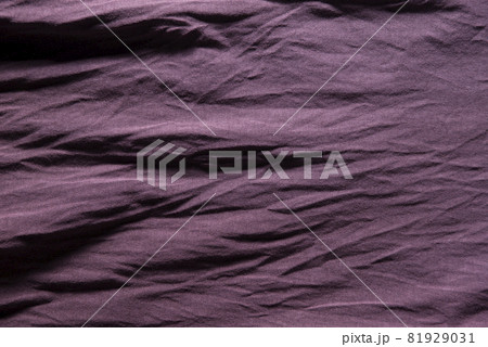 臙脂の布地の背景素材 81929031
