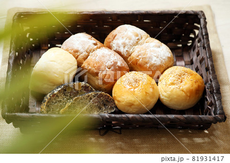 天然素材を使ったパン 81931417