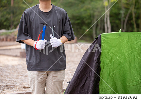 キャンプ テント設営 キャンプ場 アウトドア テントを張る キャンプ テント設営 キャンプ場 アウトドア テントを張る 81932692