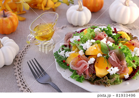 柿と生ハムの秋サラダ オータムサラダ 柿と生ハムの秋サラダ オータムサラダ 81933496