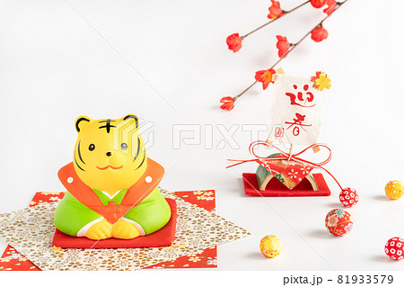 寅の福助さんと迎春の年賀背景　干支　年賀状 81933579