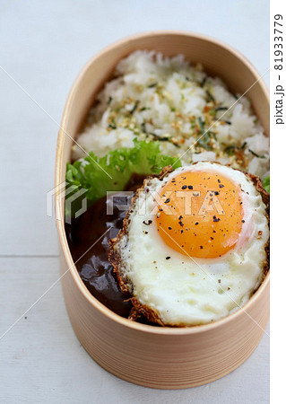 曲げわっぱに入れたハンバーグの一品弁当 曲げわっぱに入れたハンバーグの一品弁当 81933779