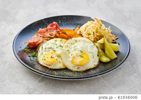 Fried eggs with bacon and pickled cabbage with cucumber 81936006