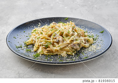 Pasta with honey agarics, onion and cheese Pasta with honey agarics, onion and cheese 81936015