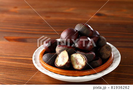 茹でた京都府産丹波栗 81936262