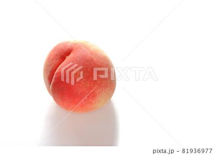 皮が赤い桃 皮が赤い桃 81936977