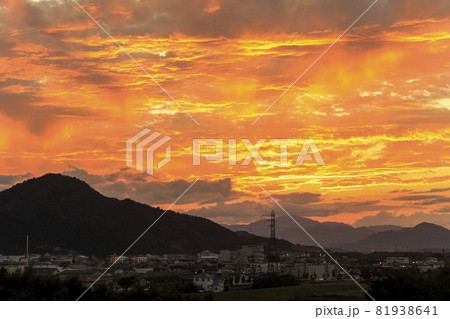 赤く焼けた空 81938641