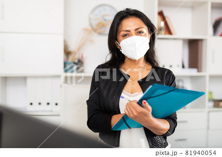 Female business assistant in face mask noting tasks 81940054