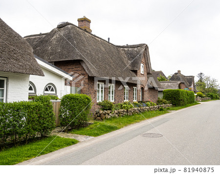 Traditional Frisian thatched cottage in the village of Nebel on the island of Amrum, Germany Traditional Frisian thatched cottage in the village of Nebel on the island of Amrum, Germany 81940875