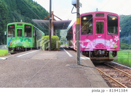 【山口県】北河内駅に停車中の単行列車　錦川清流線　キハ40 81941384
