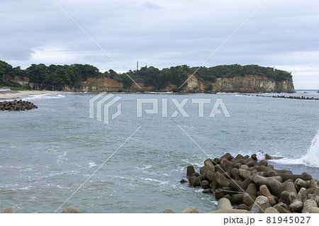 茨城県日立市 川尻海水浴場の防波堤 茨城県日立市 川尻海水浴場の防波堤 81945027