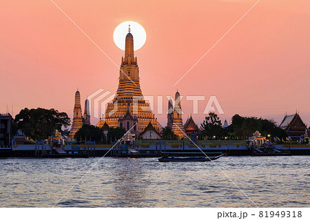 Wat Arun, Temple of dawn and the Chao Phraya River, Bangkok, Thailand Wat Arun, Temple of dawn and the Chao Phraya River, Bangkok, Thailand 81949318