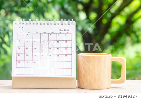 November month, Calendar desk 2021 for organizer to planning and reminder on wooden table with green nature background. 81949327