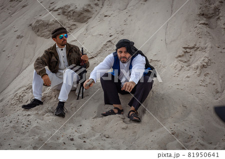 The Taliban are planning terrorist attacks with weapons. 81950641
