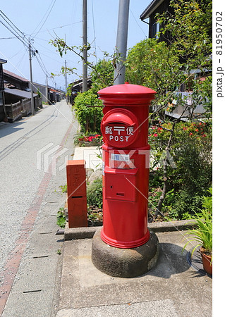 新潟　佐渡　丸ポストのある風景（相川上町簡易郵便局） 81950702