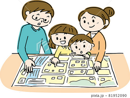 親子で地図を確認 81952090