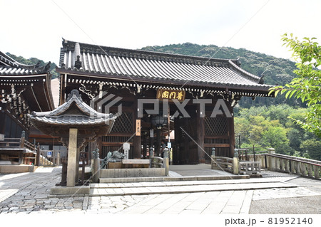 夏の清水寺　轟門　普門閣 81952140