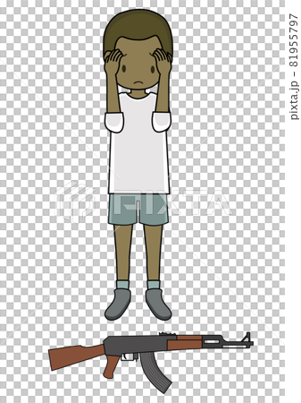 ライフルを目の前にして悲しい顔をする男の子（子供兵士）のイラスト：SDGsの目標のイメージ等に 81955797