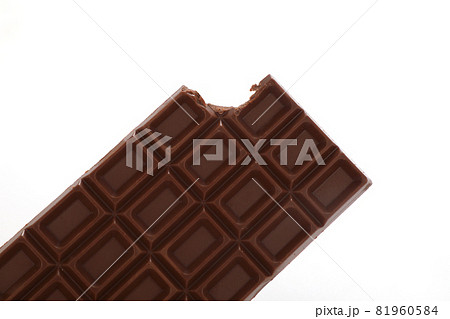 食べかけの板チョコレート 81960584