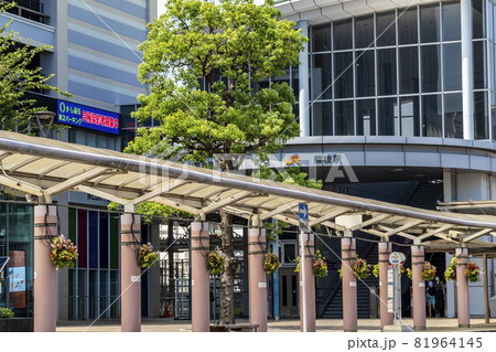 JR東海道線の藤枝駅/南口 JR東海道線の藤枝駅/南口 81964145