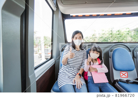 asian mother taking her daughter to school by riding bus public transport wearing a face mask asian mother taking her daughter to school by riding bus public transport wearing a face mask 81966720