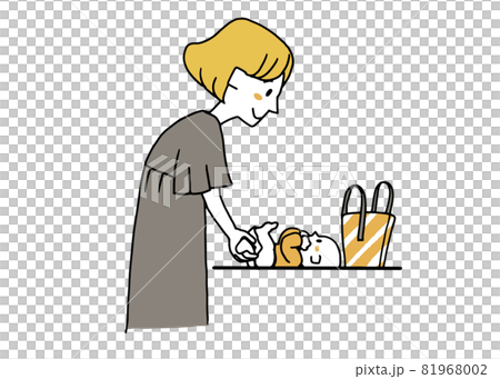 外出先で赤ちゃんのオムツを変えている女性 81968002