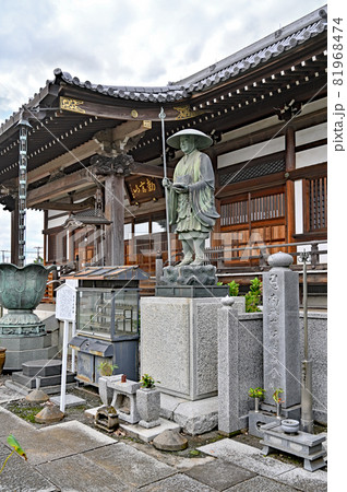 見沼田圃散歩:正法院 真言宗智山派 弘法大師像と本堂 見沼田圃散歩:正法院 真言宗智山派 弘法大師像と本堂 81968474