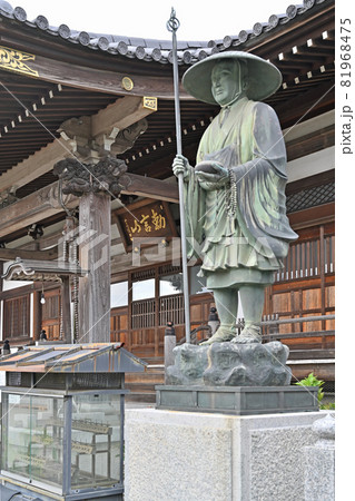 見沼田圃散歩:正法院 真言宗智山派 弘法大師像と本堂 見沼田圃散歩:正法院 真言宗智山派 弘法大師像と本堂 81968475