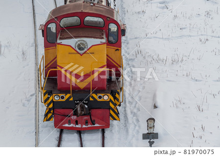 Diesel shunting locomotive at a snow-covered railway station. The concept of railway transportation 81970075