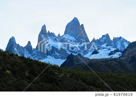 煙を吐くフィッツ・ロイ 81970619