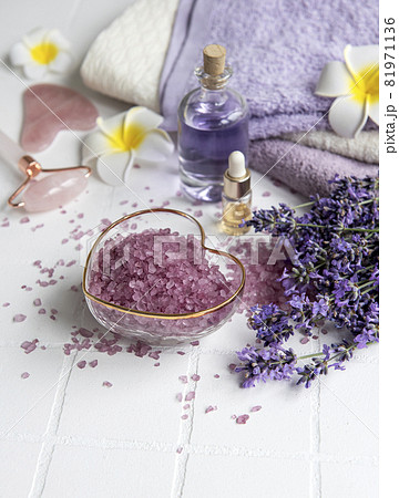 Natural herb cosmetic with lavender flowers 81971136