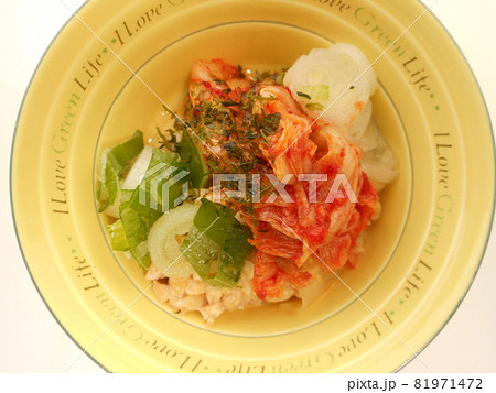 納豆にキムチ（上から） 81971472