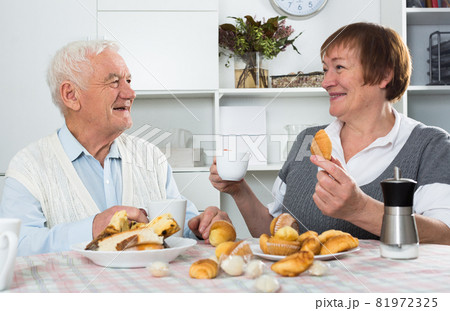 Aged couple enjoying evening Aged couple enjoying evening 81972325