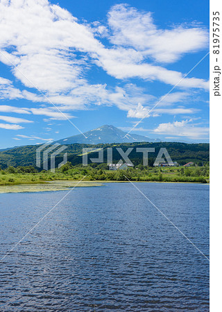 池から望む鳥海山 池から望む鳥海山 81975735