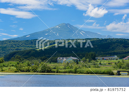 池から望む鳥海山 池から望む鳥海山 81975752