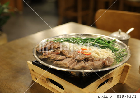 食事 食べ物 フード 81976371