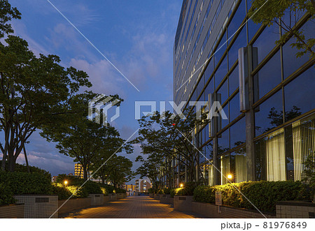 ドームシティガスビル横の尻無川方面へ抜ける道 夜【2021年9月】 ドームシティガスビル横の尻無川方面へ抜ける道 夜【2021年9月】 81976849