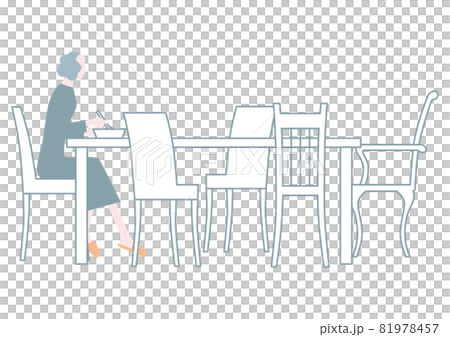 獨自在餐桌上吃飯的老婦人 獨自在餐桌上吃飯的老婦人 81978457