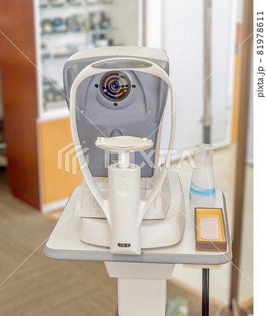 視力測定 81978611