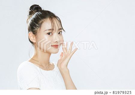 若い女性 ビューティー ナチュラル 若い女性 ビューティー ナチュラル 81979325