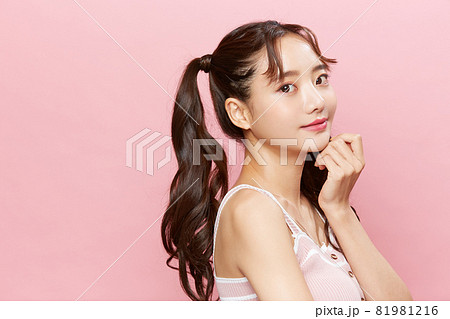若い女性 韓国メイク ビューティー 若い女性 韓国メイク ビューティー 81981216