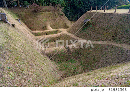 史跡 山中城跡 本丸堀と櫓台 史跡 山中城跡 本丸堀と櫓台 81981568